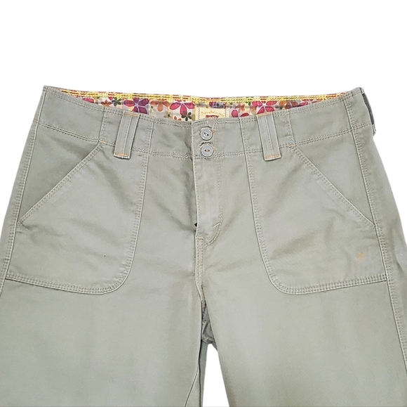 Y2K Levi’s Bermuda Length Shorts Twill Size 10 Mid Rise Jorts Soft Grunge - Picture 3 of 13